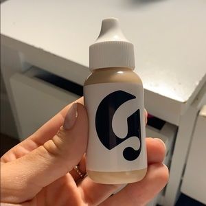 Glossier perfecting skin tint G9